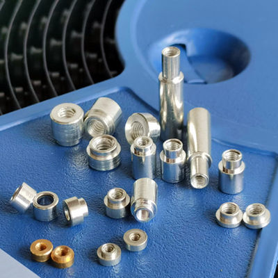 Distributeurs d'acier SMT Type de montage vis monté M3.0 PCB Studs en acier avec filetage interne